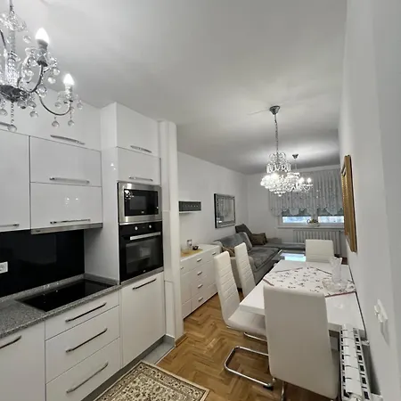 Apartment Lara *